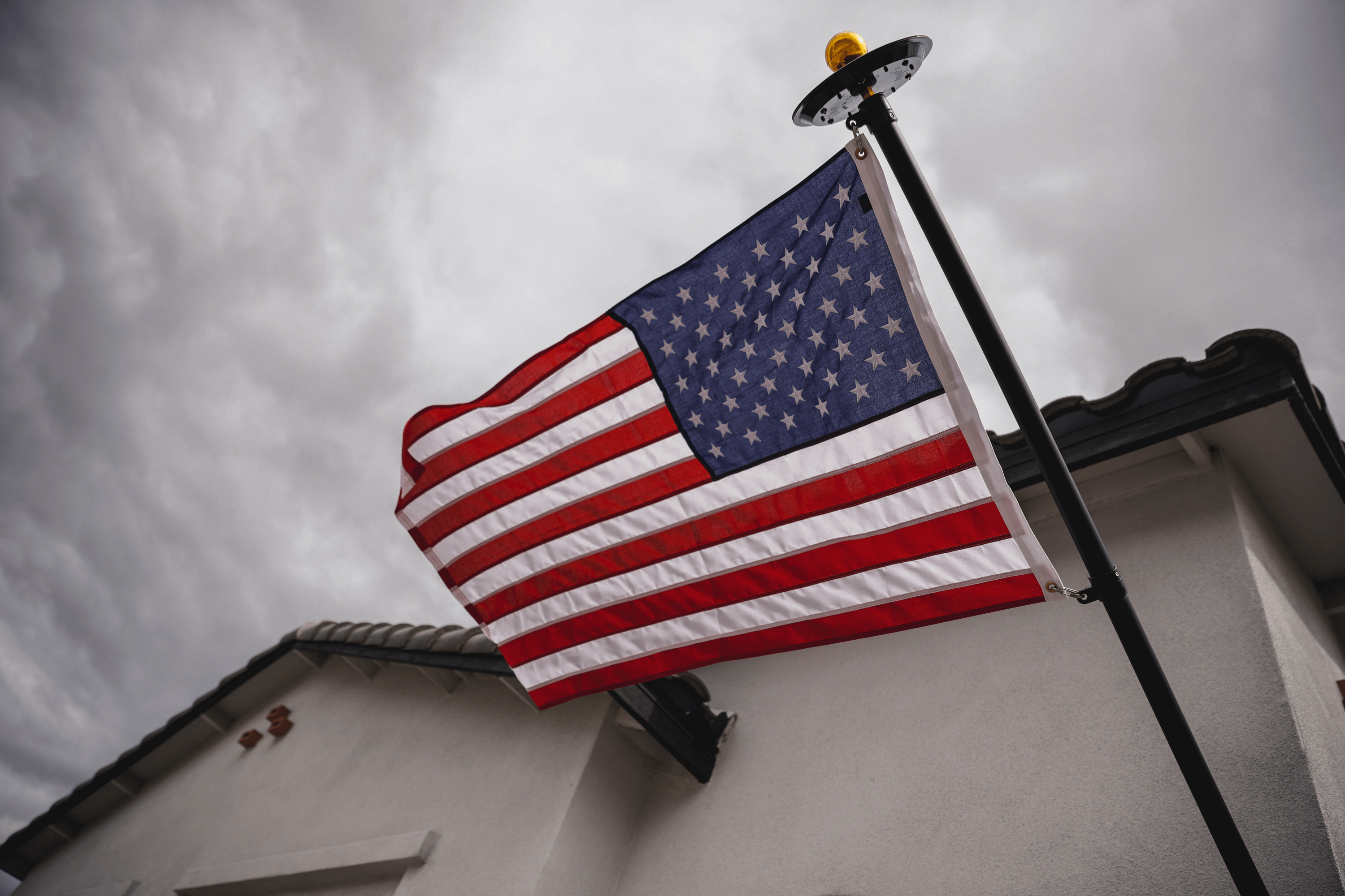 TITAN OUTRIGGER WALL MOUNTED FLAGPOLE KIT