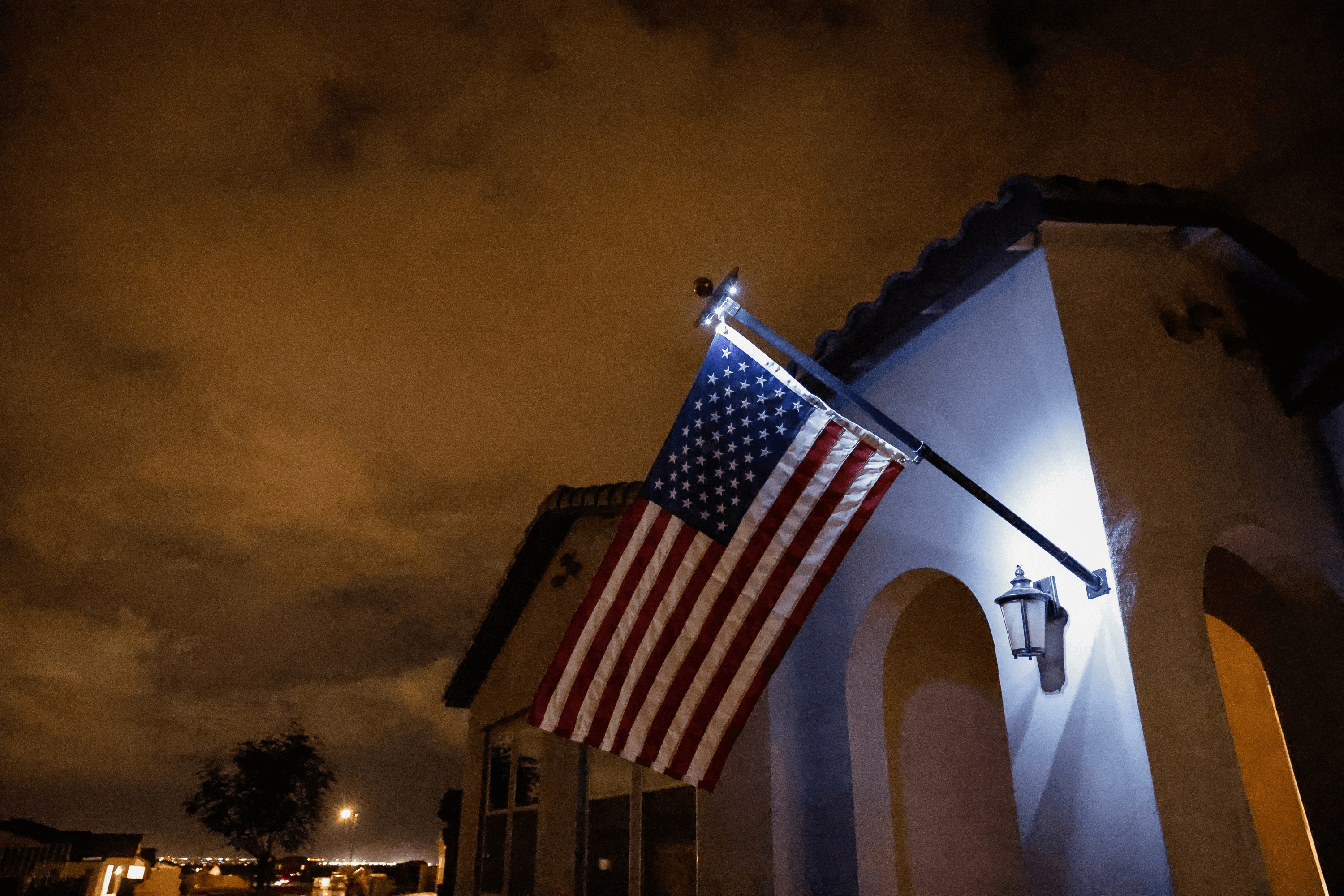 TITAN SOLAR FLAGPOLE LIGHT