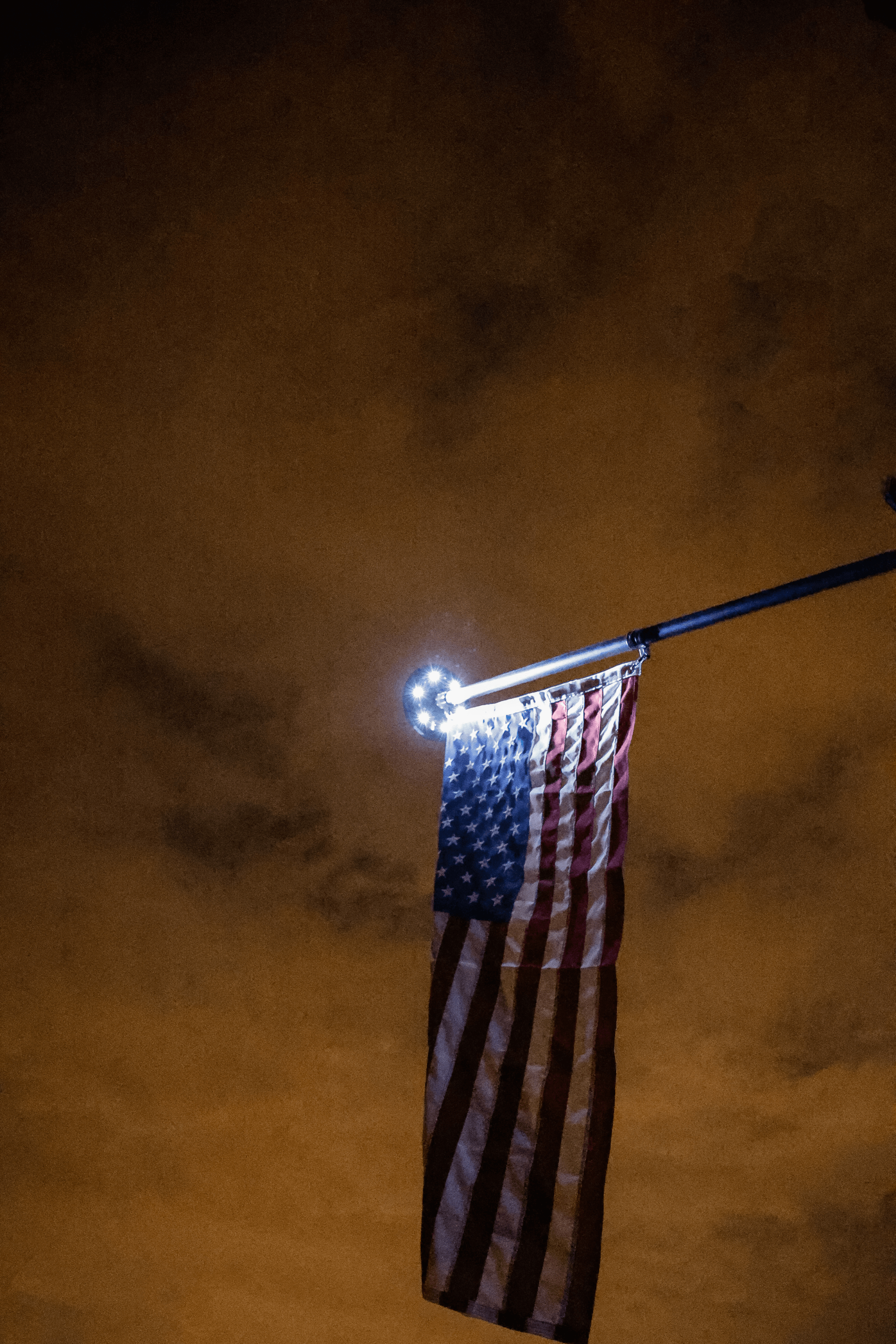 TITAN SOLAR FLAGPOLE LIGHT